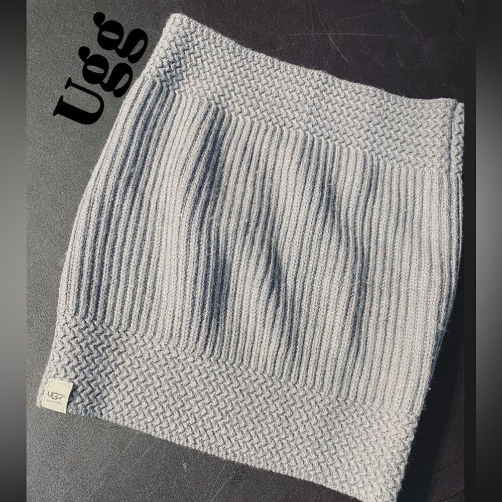 UGG Light Gray Ribbed Women's Scarf